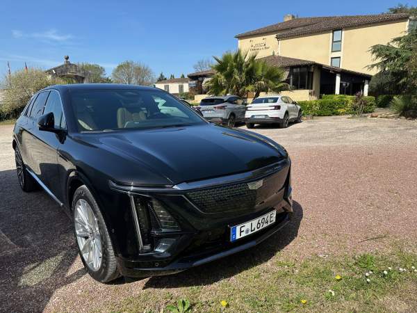 cadillac general motors lyriq voiture electrique chateau tour bordeaux