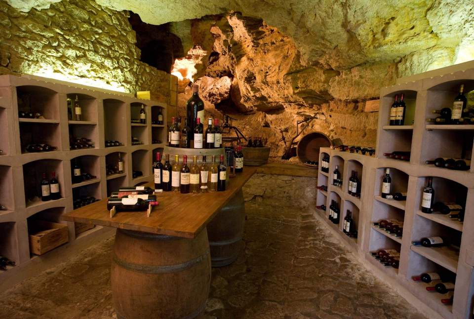 Hotel restaurant Chateau de la Tour avec Cave à Vins